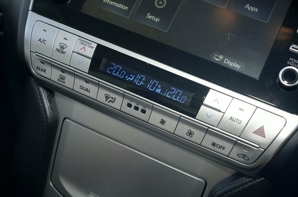 2021 Toyota Prado GXL image 18