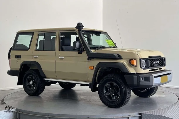 2023 Toyota LC Military GXL image 2