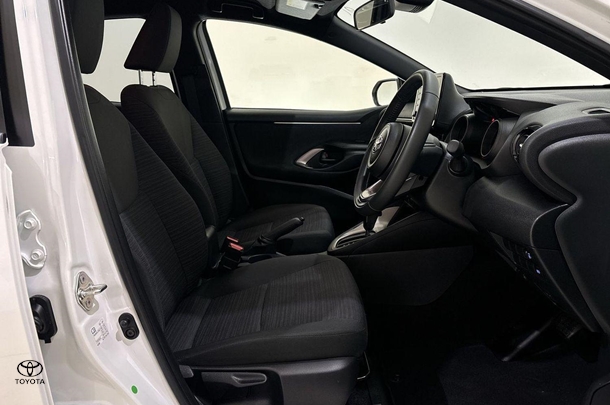 2023 Toyota Yaris Hybrid SX image 13