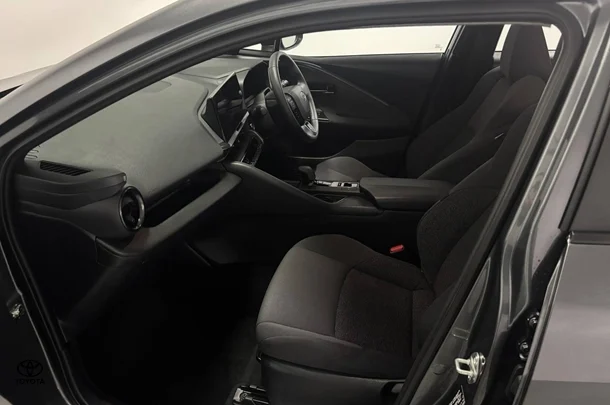 2023 Toyota C-HR Hybrid GXL-2WD image 13