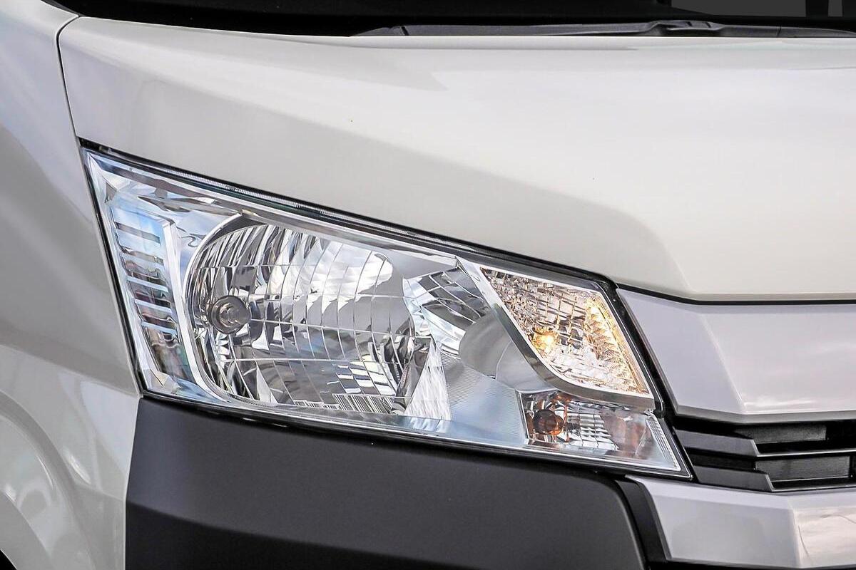 2024 Toyota Hiace LWB Auto image 8