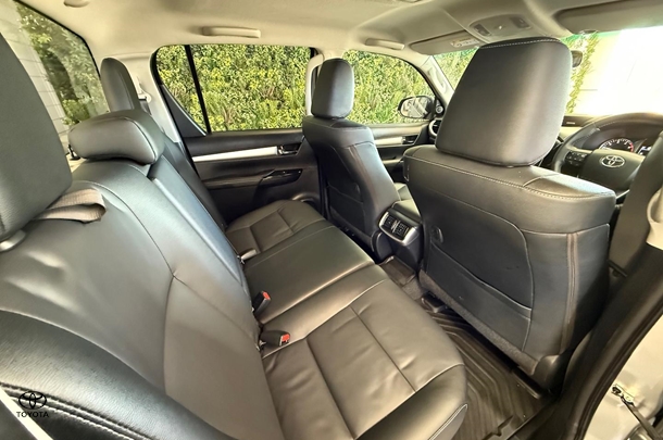 2021 Toyota HILUX SR5 image 14