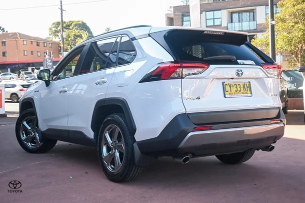 2020 TOYOTA RAV4 Hybrid GXL-2WD image 2