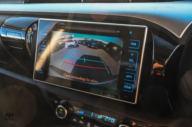 2020 Toyota HILUX SR5 image 16
