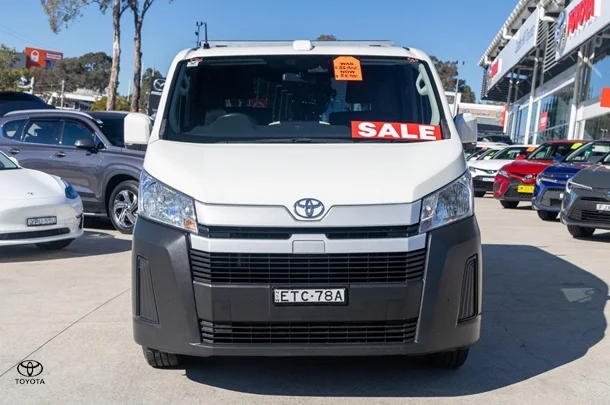 2022 Toyota HIACE LWB image 4