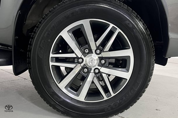 2020 Toyota Hilux SR5 image 5