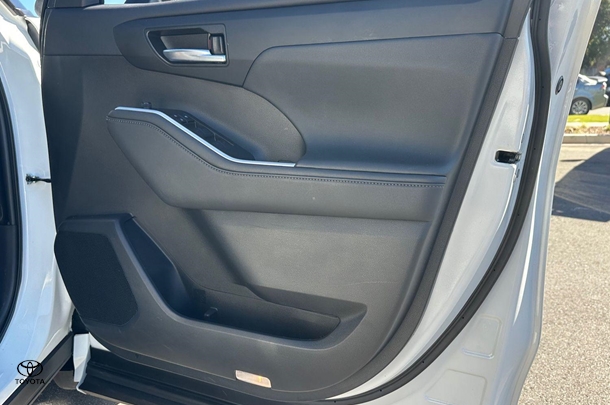 2024 Toyota Kluger Hybrid GXL AWD image 15