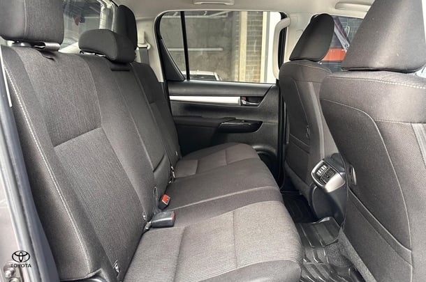 2020 Toyota HiLux 4x4 SR5 image 23