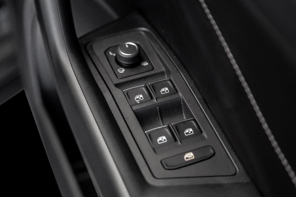 2024 Volkswagen T-Roc 140TSI R-Line D11 Auto 4MOTION MY24 image 18