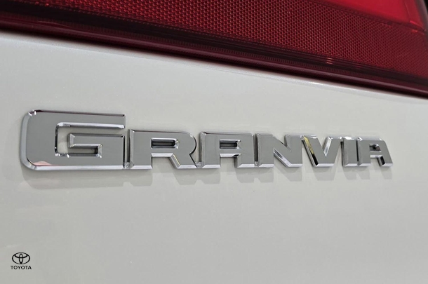 2022 Toyota Granvia Standard image 8