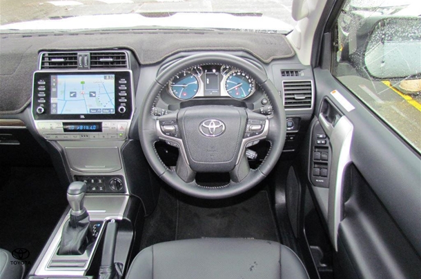 2023 Toyota Prado VX image 17