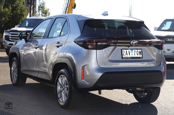 2024 Toyota Yaris Cross Hybrid GX image 13