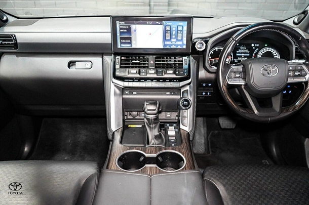 2022 Toyota Landcruiser Sahara image 17
