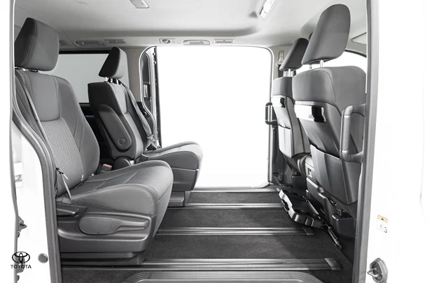 2022 Toyota Granvia Standard image 16