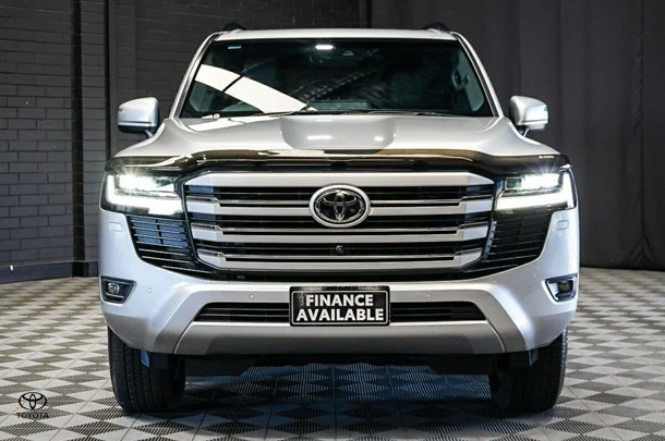2023 Toyota Landcruiser VX image 3