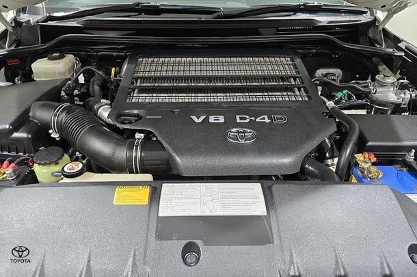 2020 Toyota Landcruiser GXL image 9
