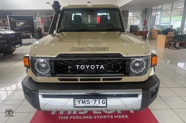 2025 Toyota LC Military GXL image 2