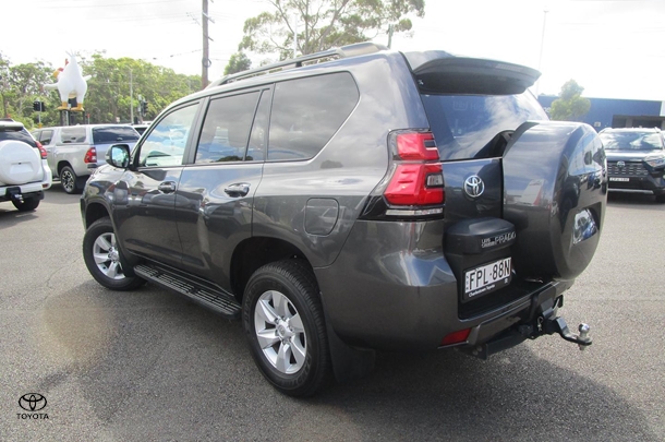 2020 Toyota Prado GXL image 6