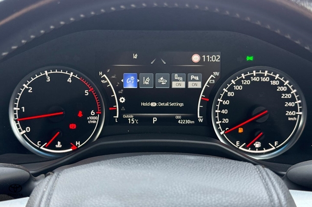 2022 Toyota Landcruiser Sahara ZX image 12