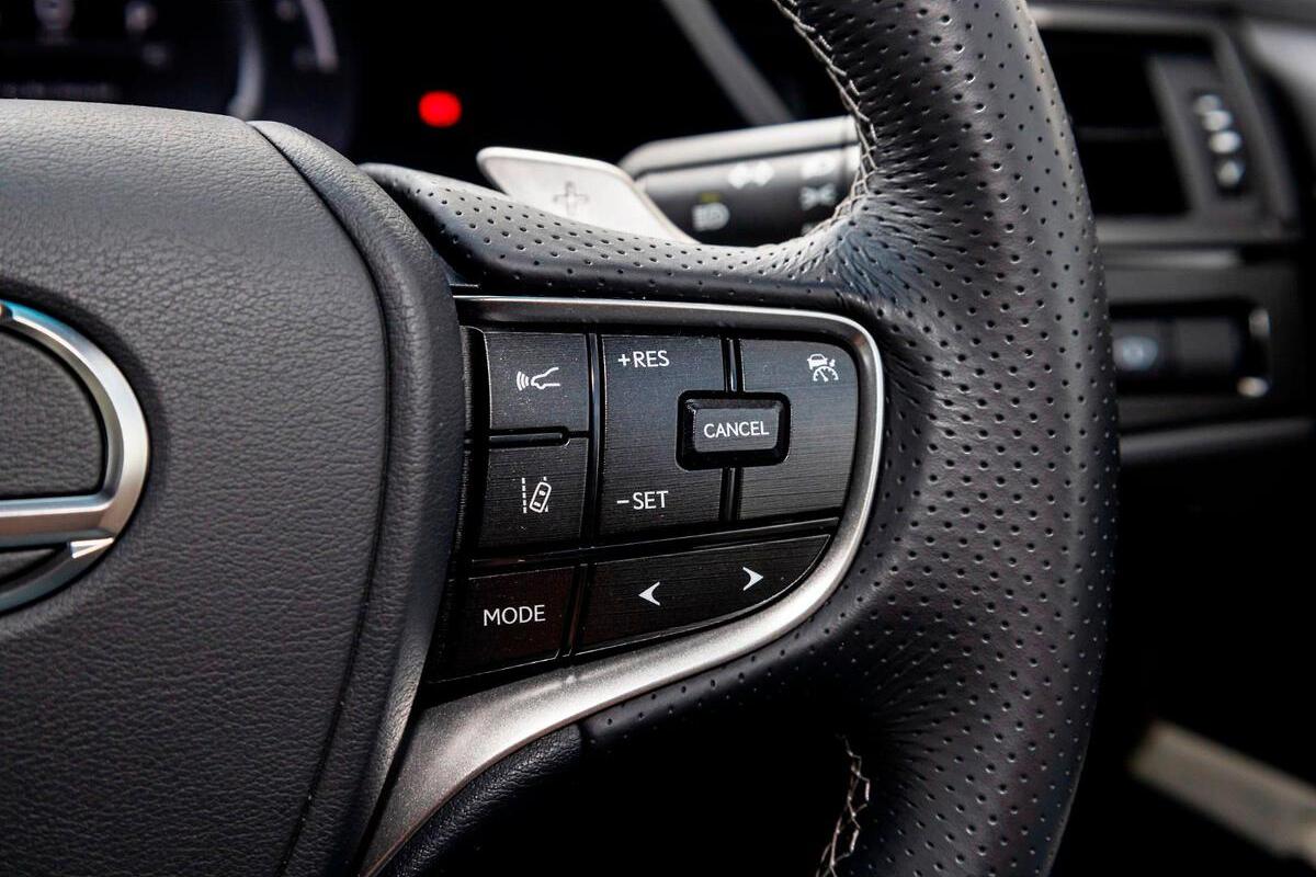 2024 Lexus ES ES300h F Sport Auto image 14