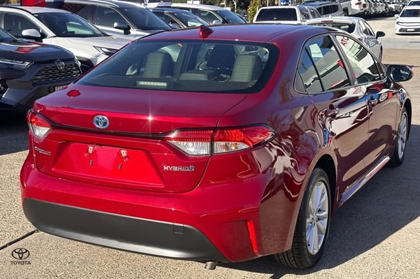 2023 Toyota Corolla Sedan Hybrid Ascent Sport image 3