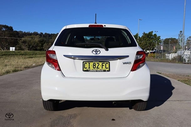 2016 Toyota Yaris Ascent image 5