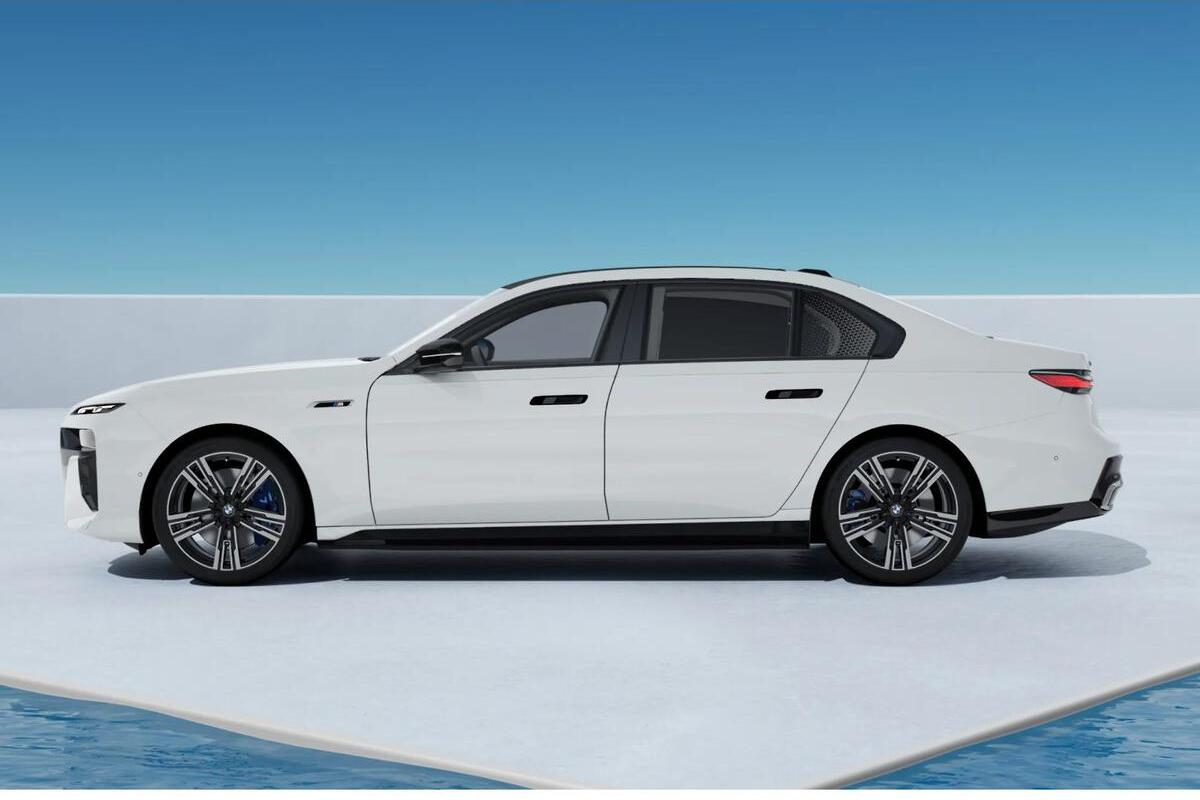 2025 BMW i7 M70 xDrive G70 Auto AWD image 4