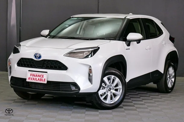 2024 Toyota Yaris Cross Hybrid GX image 3