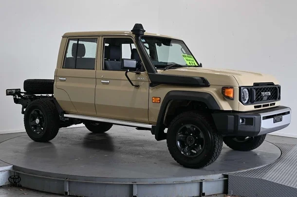 2025 Toyota LC Military GXL image 2