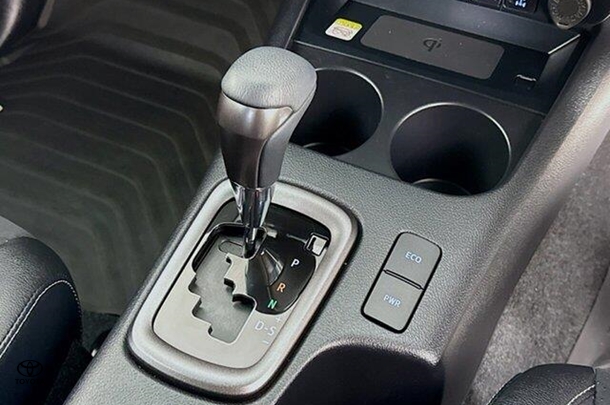2024 Toyota Hilux GR-S image 17