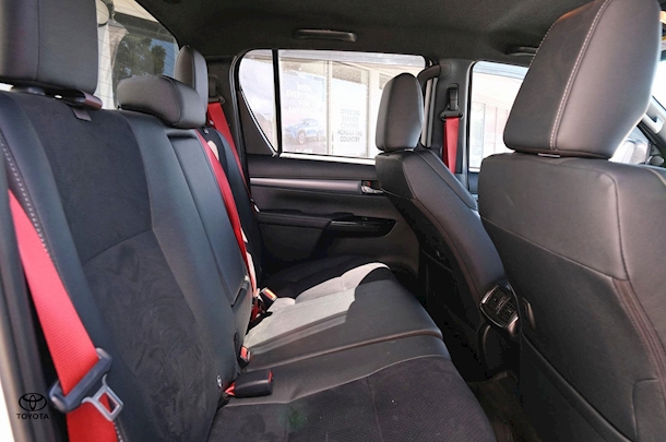 2023 Toyota Hilux GR Sport image 12