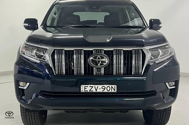 2023 Toyota Prado VX image 3
