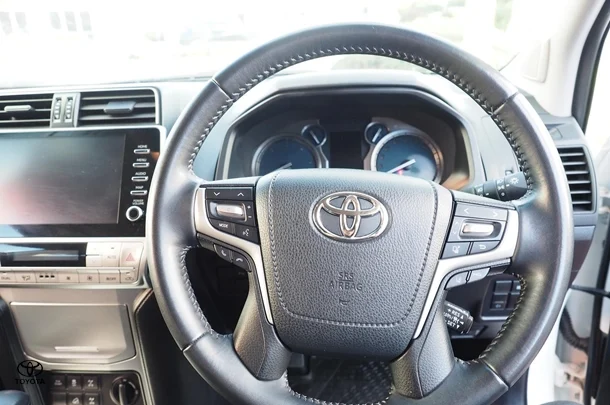 2023 Toyota Prado GXL image 13
