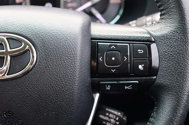 2022 Toyota Hilux 4x4 SR5 image 25