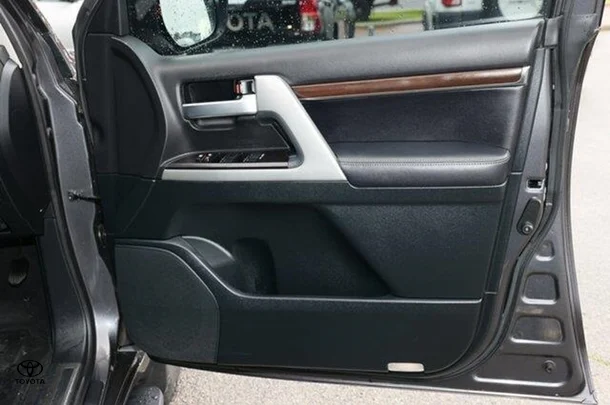2020 Toyota Landcruiser VX image 5
