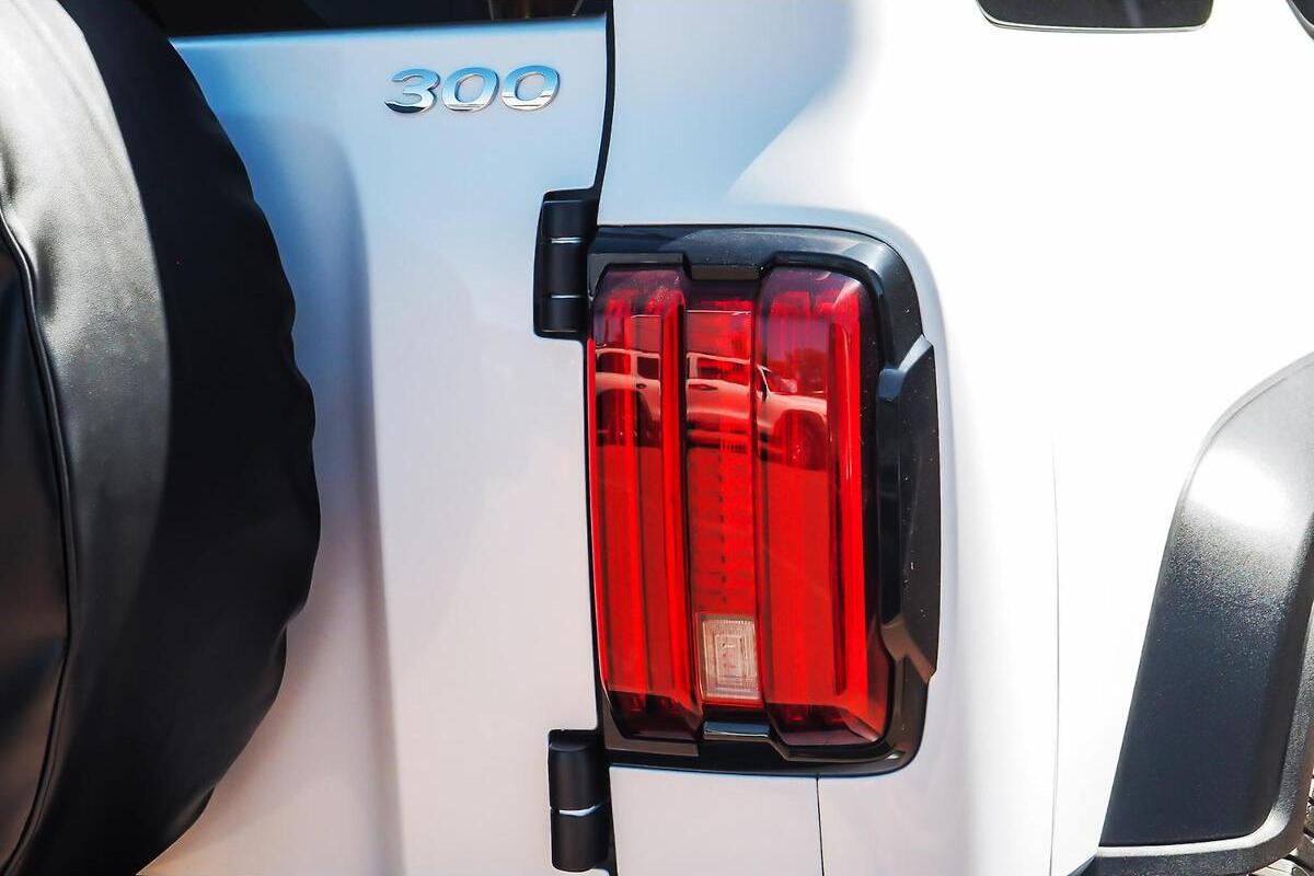 2025 GWM Tank 300 Ultra Hybrid Auto 4x4 image 27