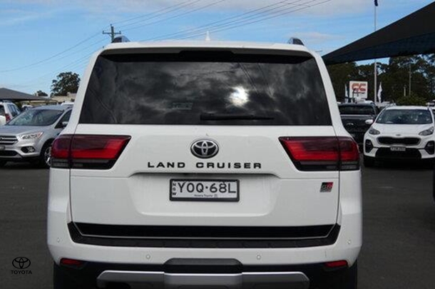 2023 Toyota Landcruiser GR Sport image 6