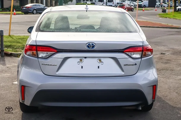 2023 Toyota Corolla Sedan Hybrid Ascent Sport image 5