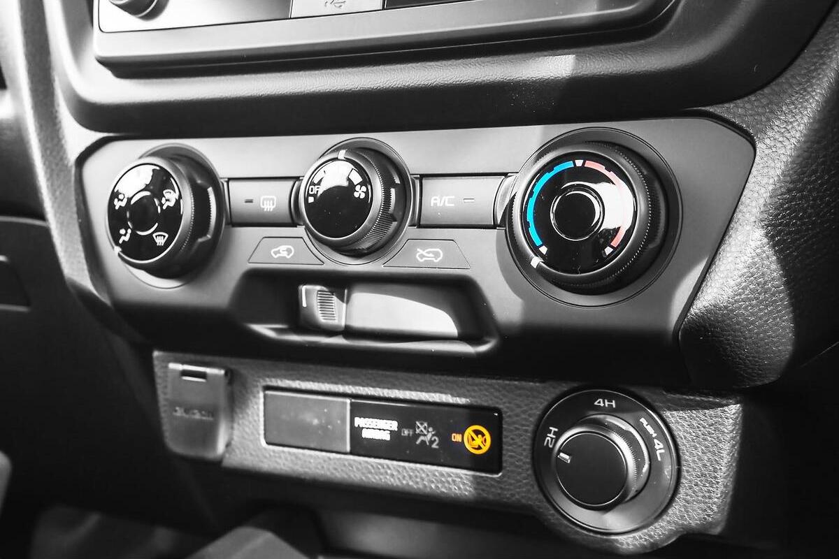 2024 Isuzu D-MAX SX Auto 4x4 MY24 image 15