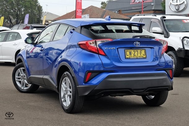 2020 Toyota C-HR Standard 2WD image 2