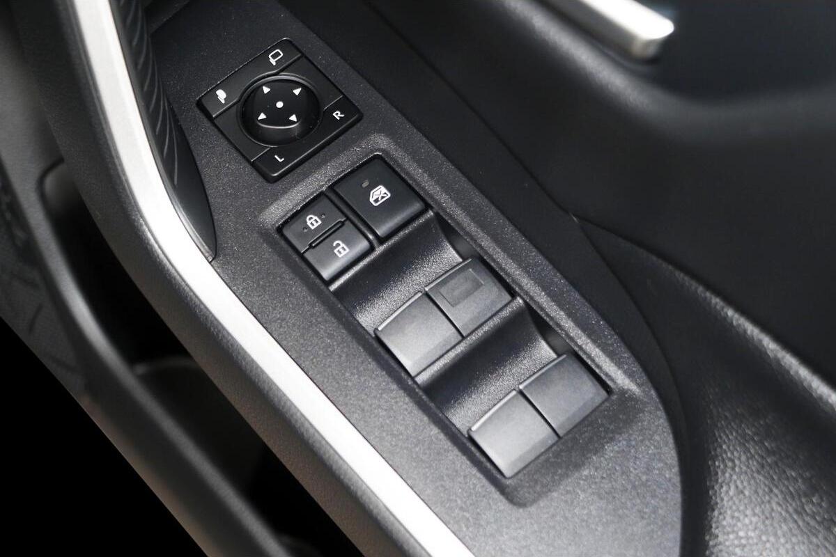 2024 Toyota RAV4 GXL Auto eFour image 21