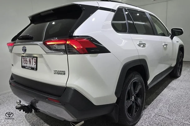 2020 Toyota RAV4 Hybrid Cruiser-AWD image 2