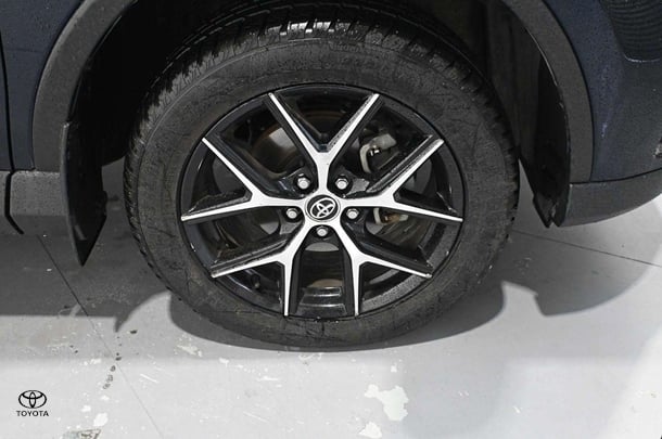 2018 Toyota RAV4 GXL AWD image 9