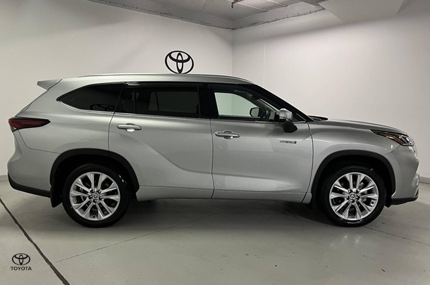 2024 Toyota Kluger Hybrid AWD GRANDE image 4