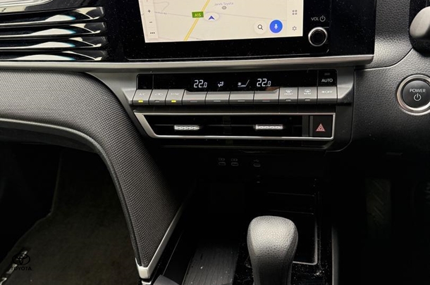2024 Toyota Camry Hybrid Ascent image 9