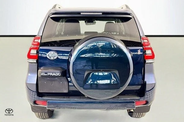 2023 Toyota Prado Kakadu image 7