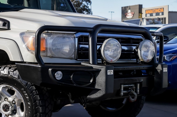 2020 Toyota LC MILITARY GXL image 15