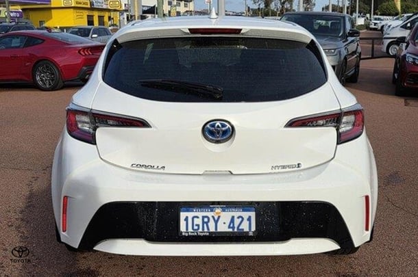 2018 Toyota Corolla Hatch Hybrid Ascent Sport image 5