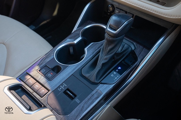 2021 TOYOTA Kluger Hybrid AWD GRANDE image 15