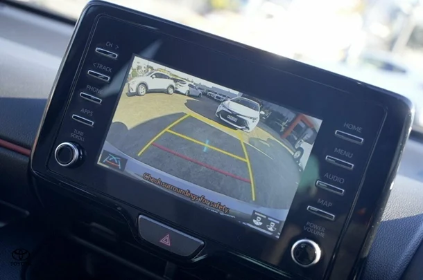 2022 Toyota Yaris Hybrid ZR image 13